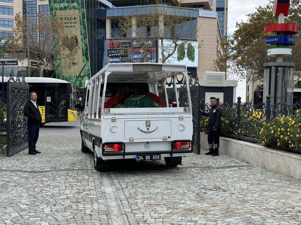 Ünlü oyuncu Suphi Tekniker son yolculuğuna uğurlandı