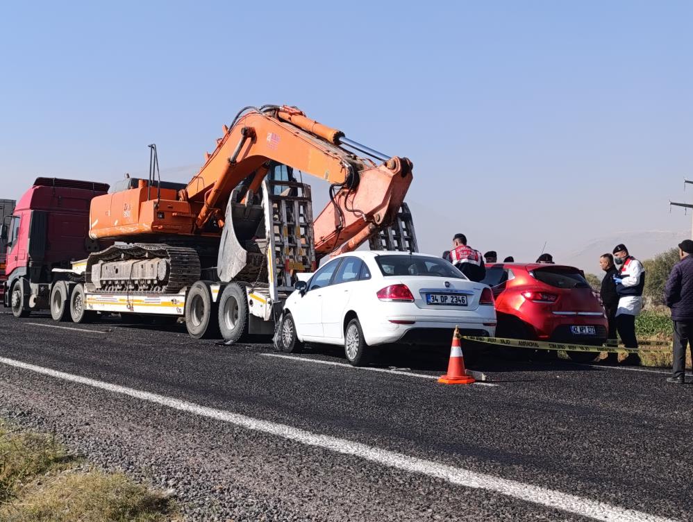 Ege'de araçlar birbirine girdi: 9 yaralı