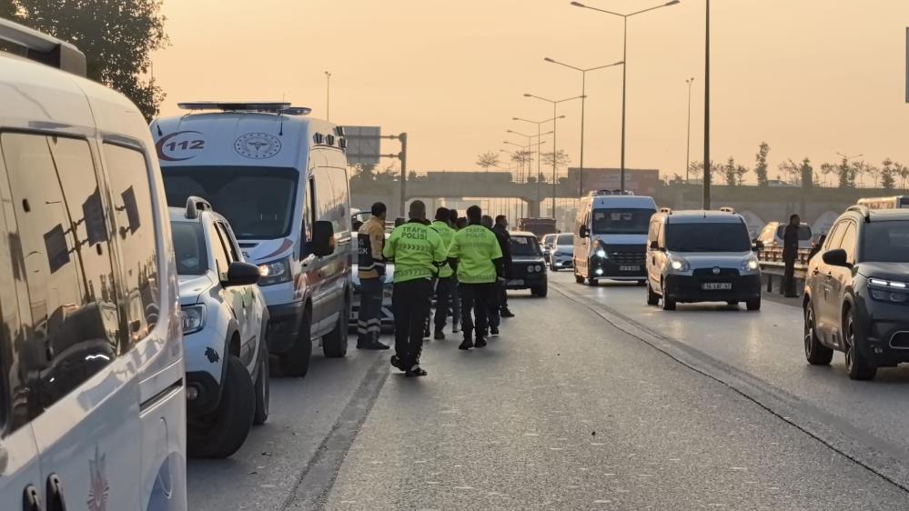 Yolun karşısına geçmek isteyen adam canından oldu-1