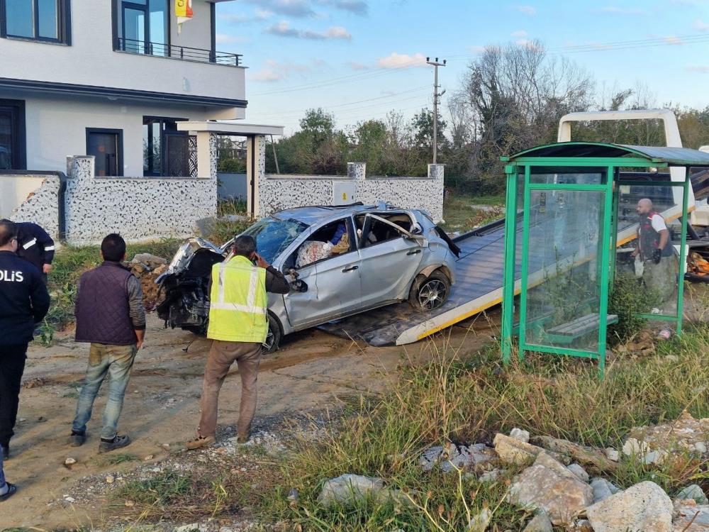 Kontrolden çıkan otomobil takla attı: 3 ağır yaralı