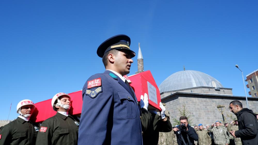 Şehit Fatih Çelik son yolculuğuna uğurlandı