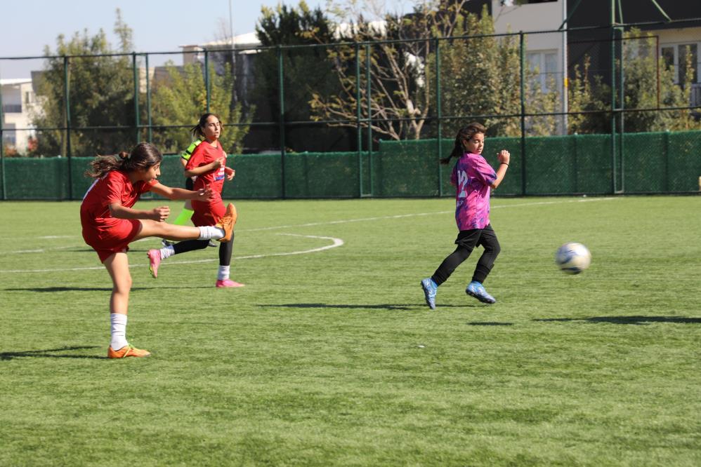 Genç Kızlar Futbol Turnuvasının şampiyonu Soma Zafer Spor oldu!