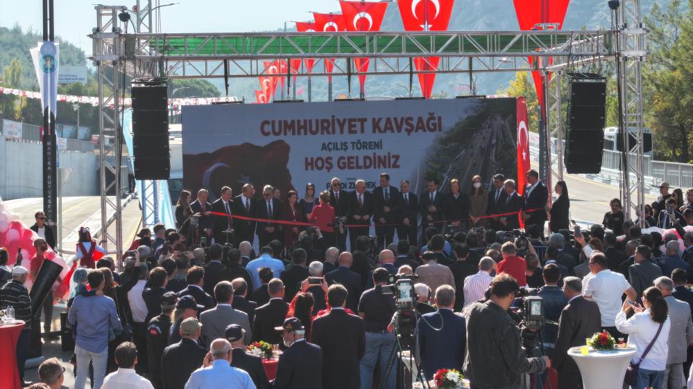 Cumhuriyetin 101. yılında Manisa'ya Cumhuriyet Kavşağı