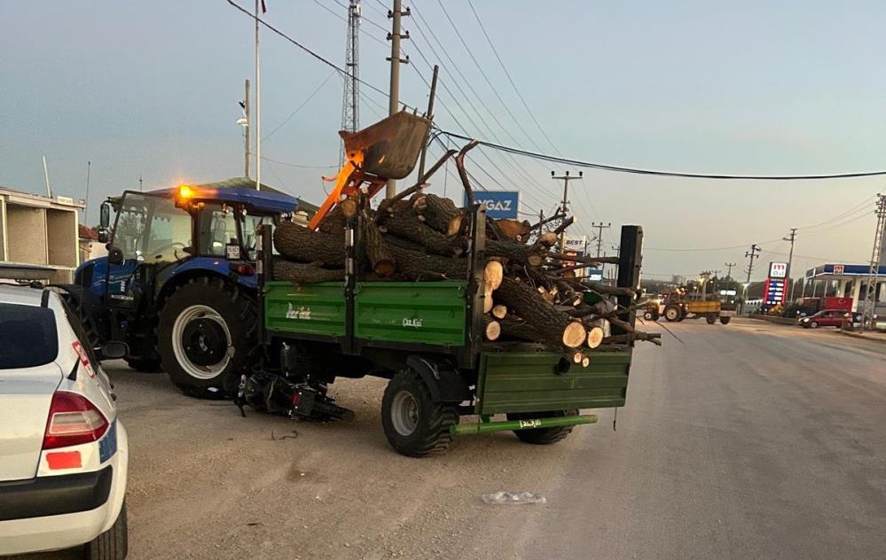 Traktöre çarpan motosiklet sürücü yaralandı!-1