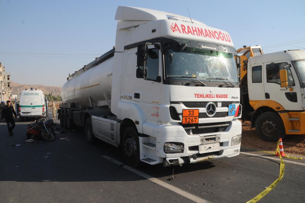 Tır ile sepetli motosiklet çarpıştı: 1 ölü