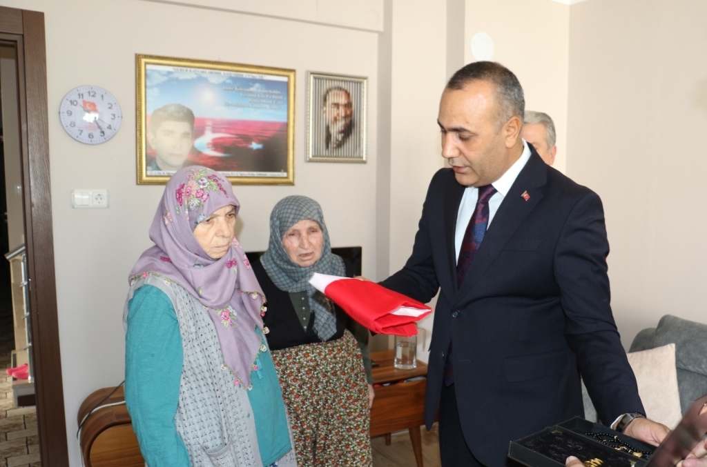 Manisa Büyükşehir'den Karakaya ailesine taziye ziyareti