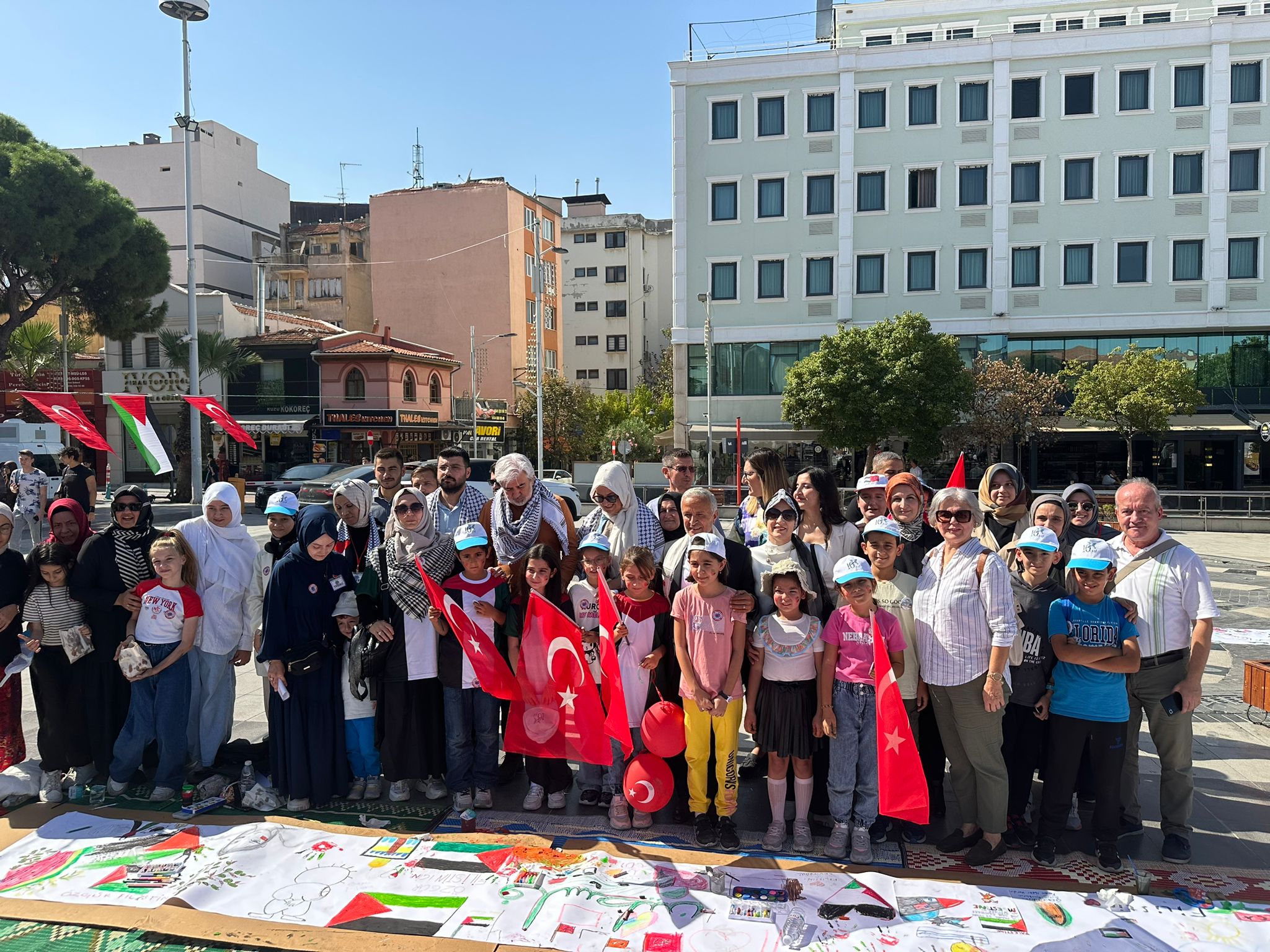 Manisa'da Filistinli Çocuklar İçin Çiz Etkinliği Düzenlendi (2)