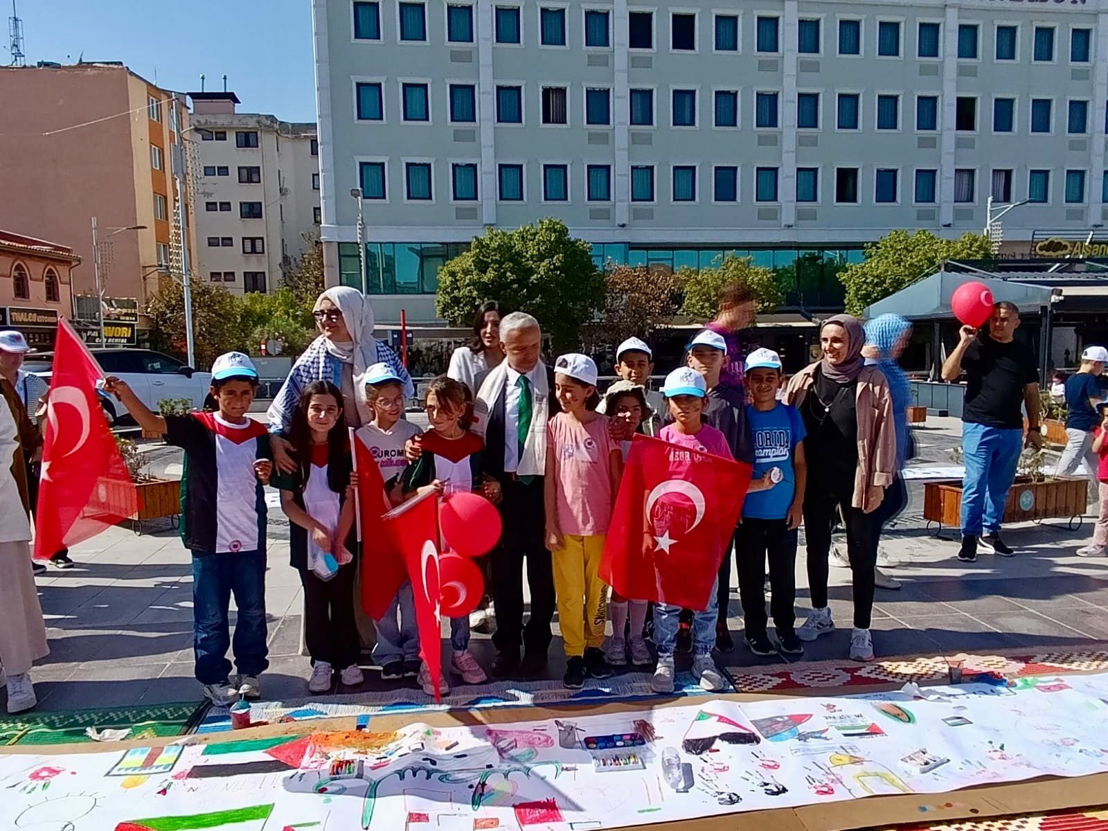 Manisa'da Filistinli Çocuklar İçin Çiz Etkinliği Düzenlendi (4)