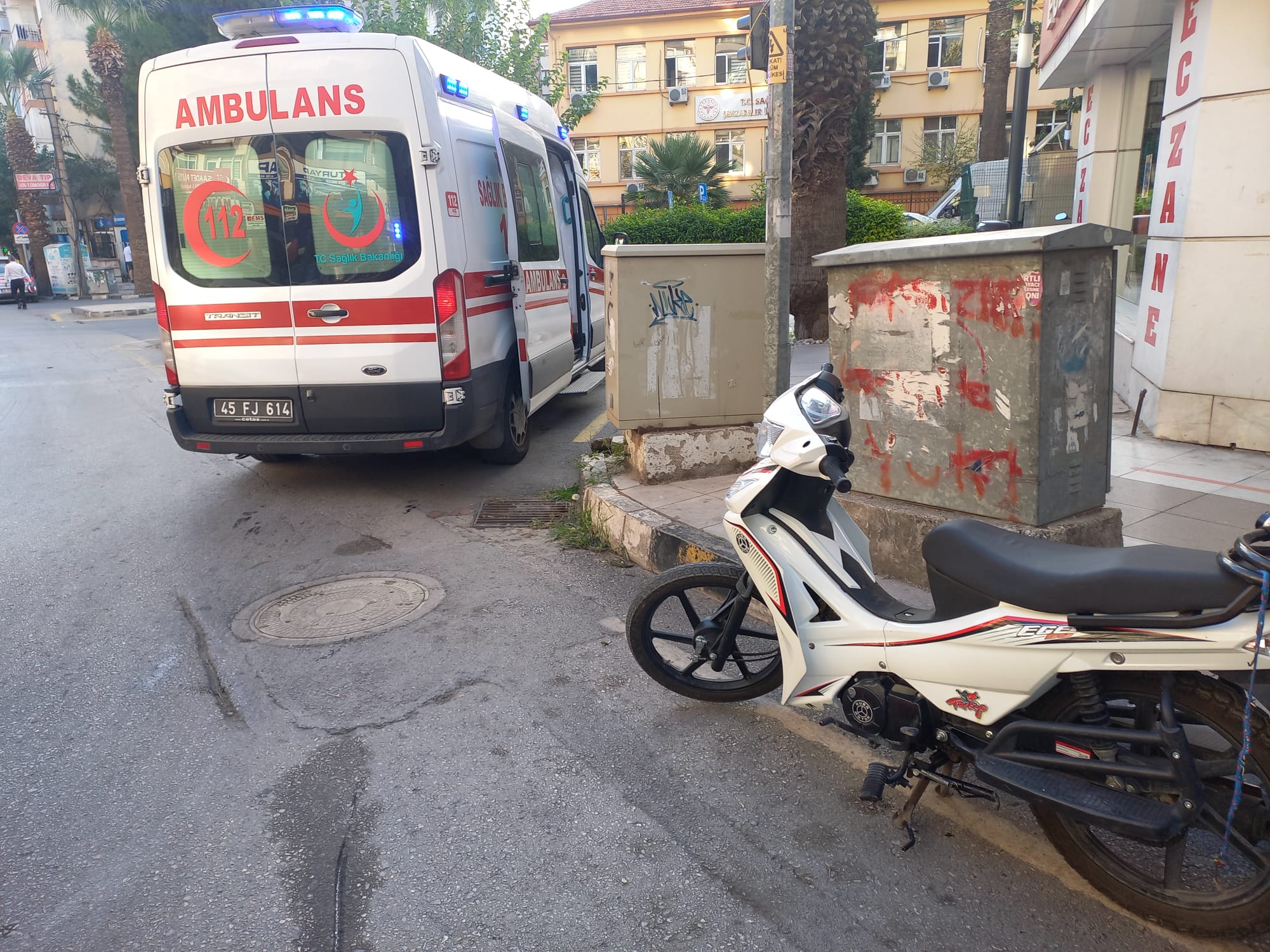 Manisa'da devrilen motosikletin sürücüsü yaralandı-1