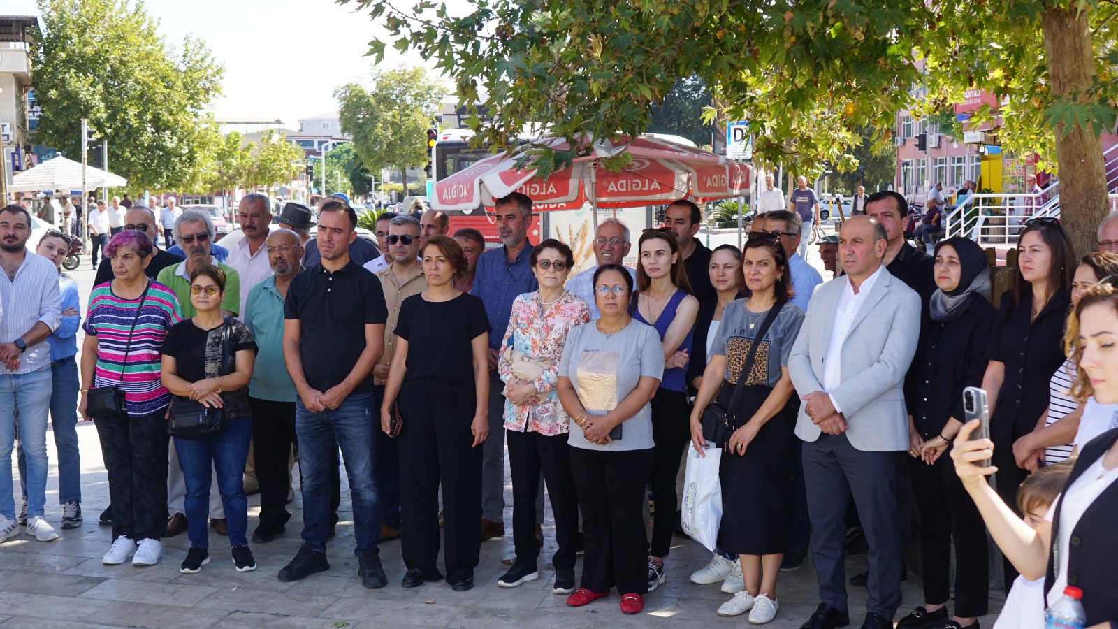 Sarıgöl'de kadına yönelik şiddete hayır protestosu