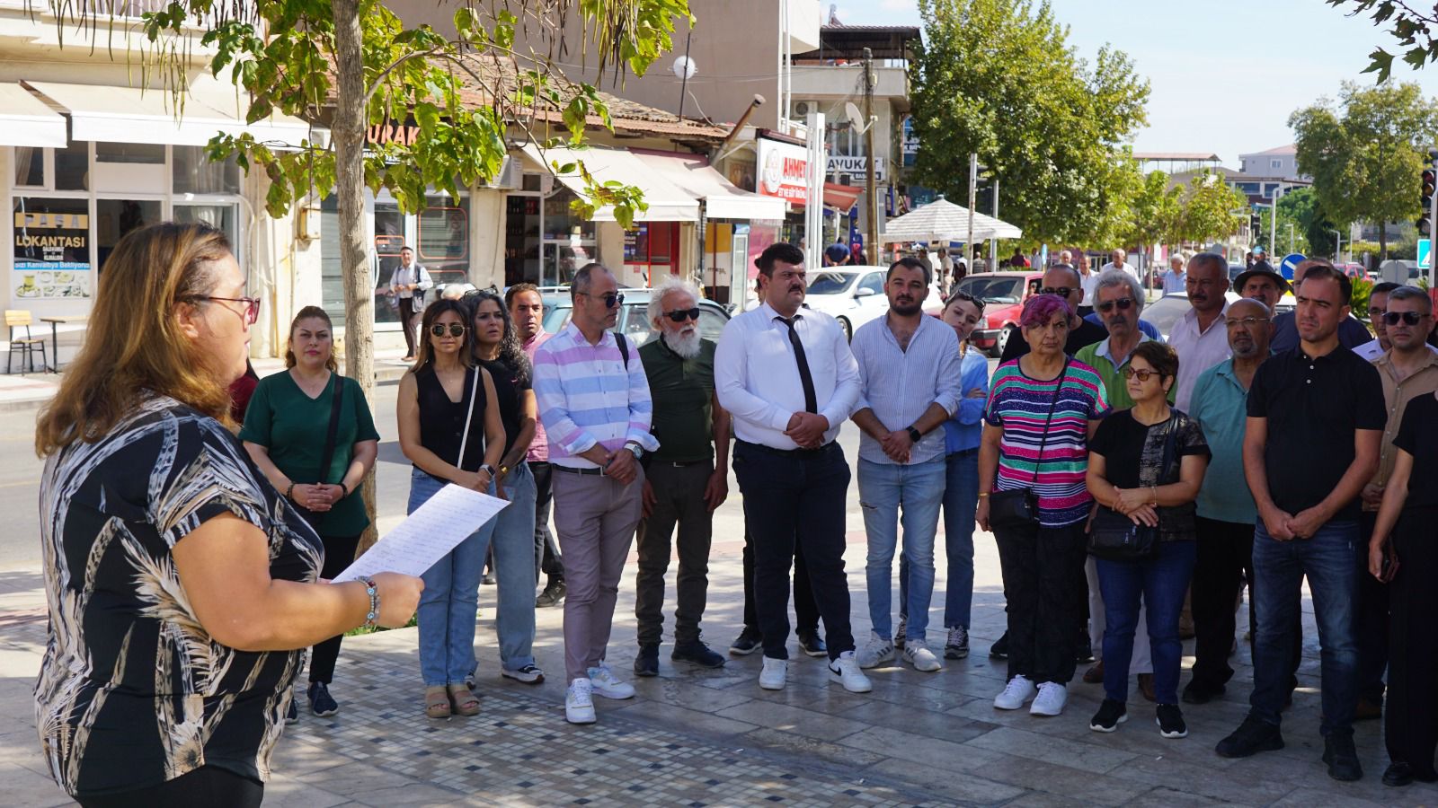 Sarıgöl'de kadına yönelik şiddete hayır protestosu