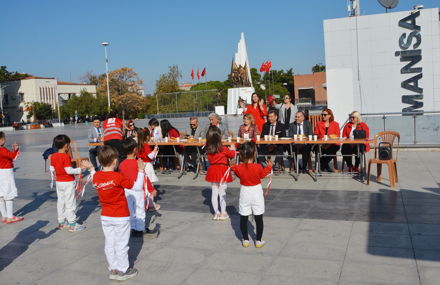 Şehzadeler'de Kızılay Haftası coşkusu