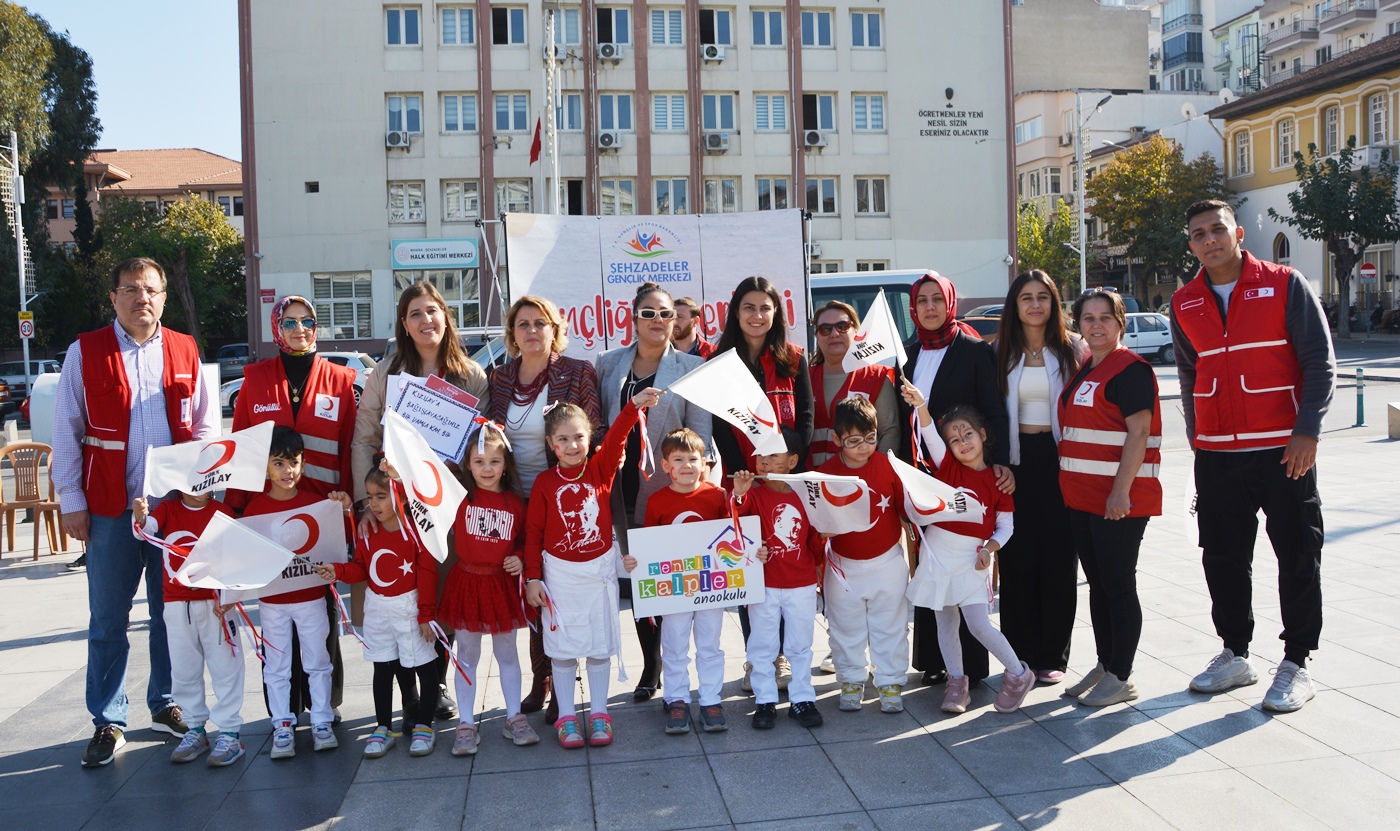 Şehzadeler'de Kızılay Haftası coşkusu