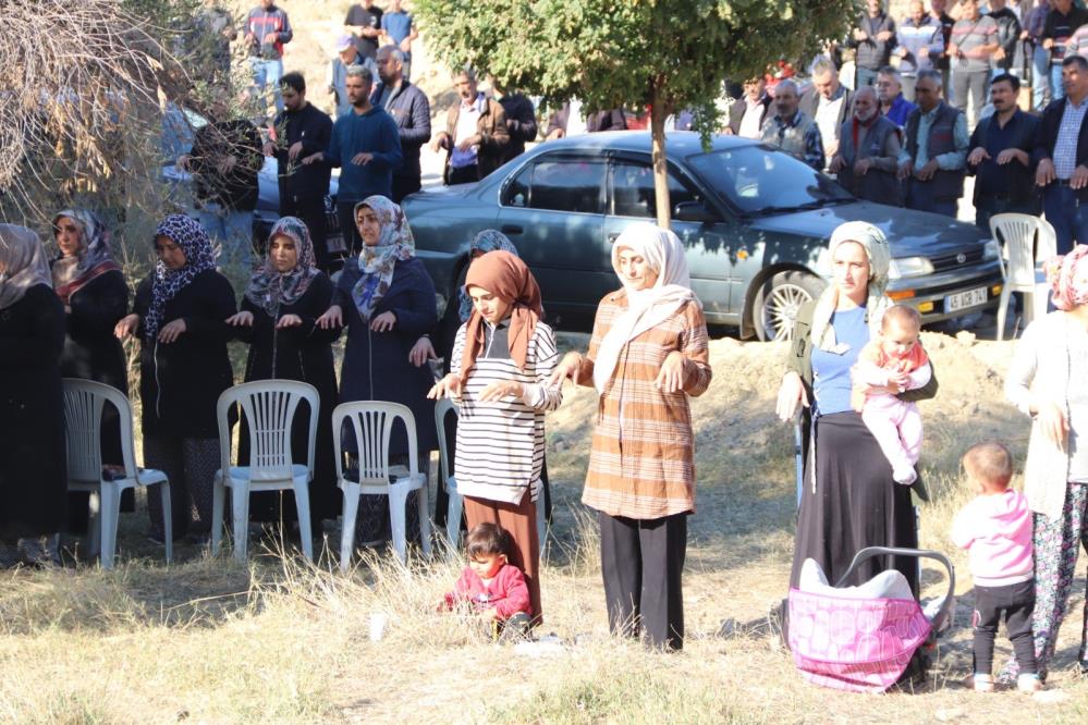 Manisa'da mevsimin kurak geçmesi nedeniyle vatandaşlar yağmur duasına çıktı