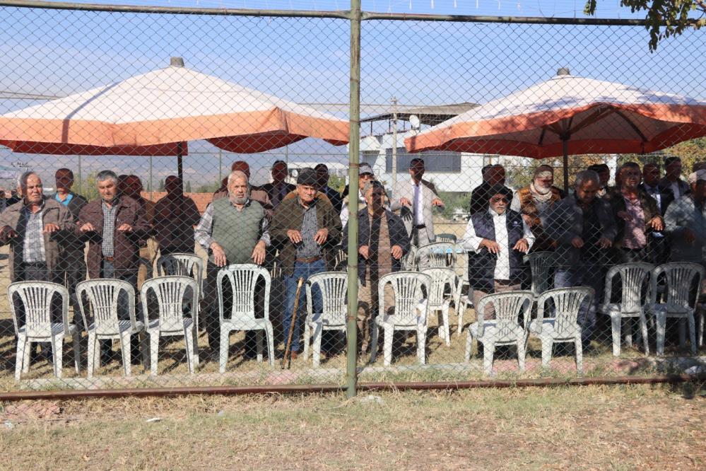 Manisa'da mevsimin kurak geçmesi nedeniyle vatandaşlar yağmur duasına çıktı