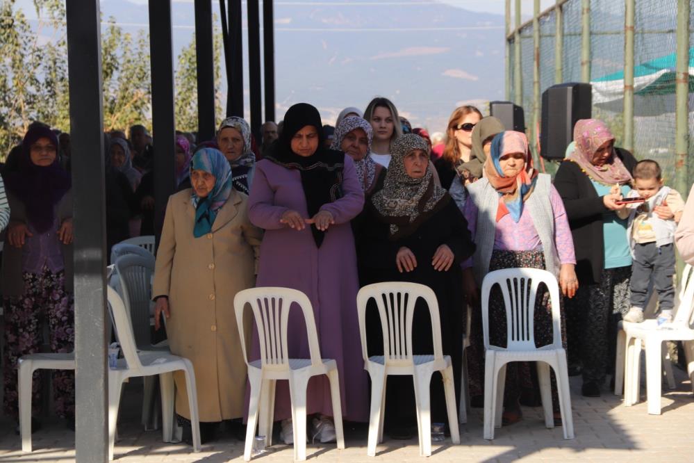 Manisa'da mevsimin kurak geçmesi nedeniyle vatandaşlar yağmur duasına çıktı-1