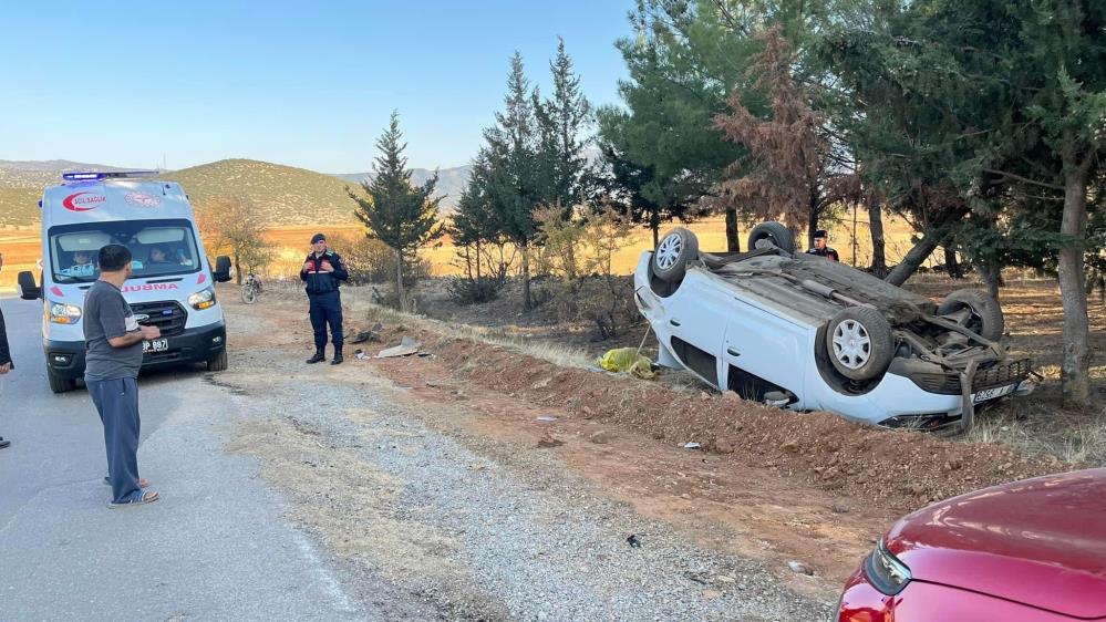 Virajı alamayan araç takla attı