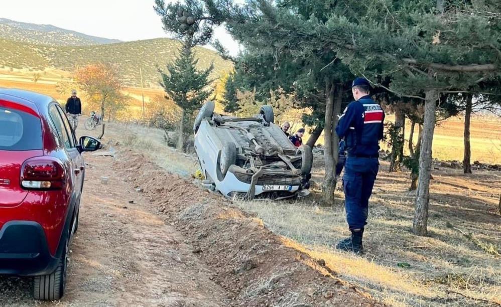 Virajı alamayan araç takla attı