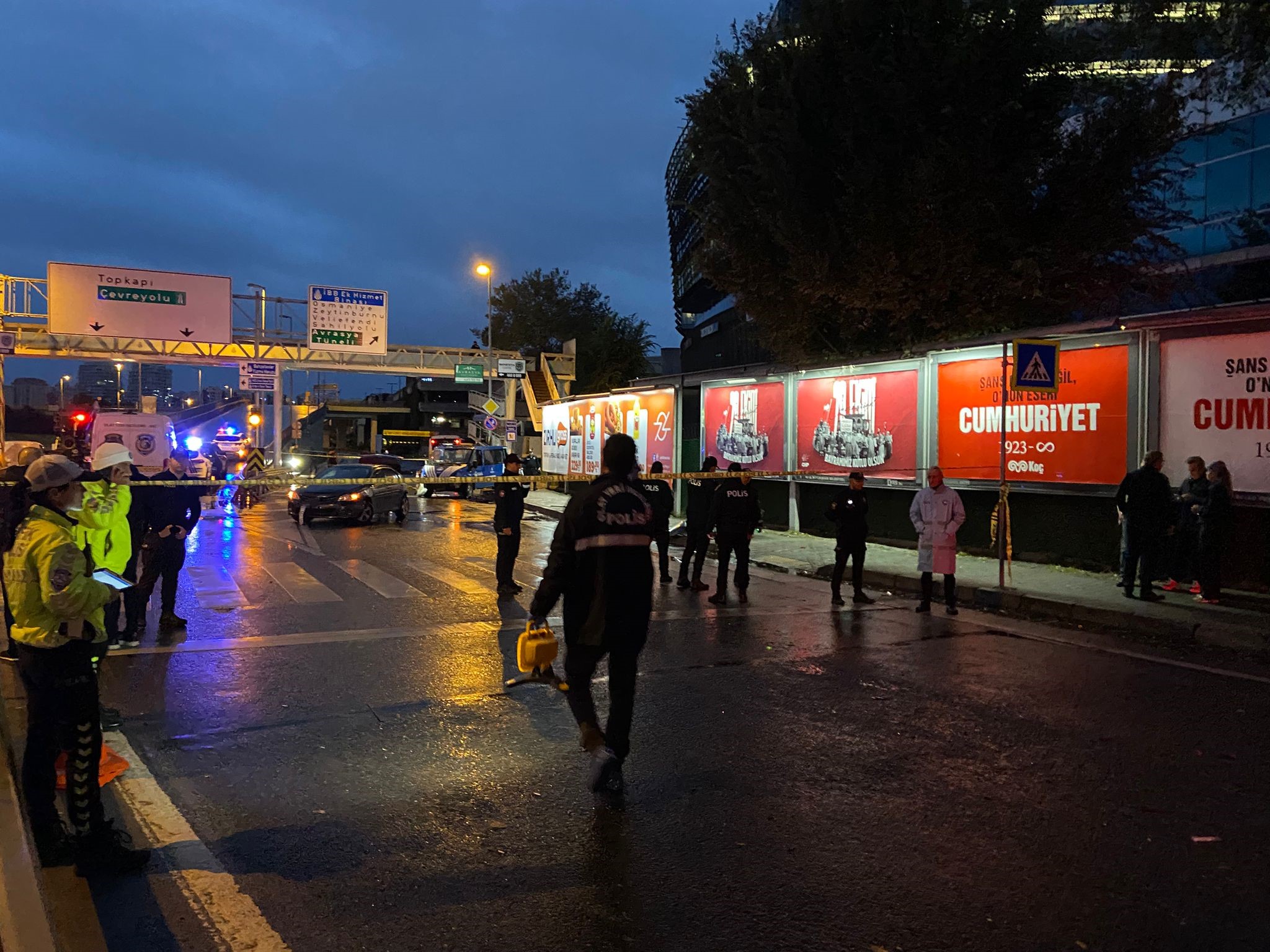 Trafik polisi kazaya müdahale ederken İETT otobüsünün çarpması sonucu şehit düştü!