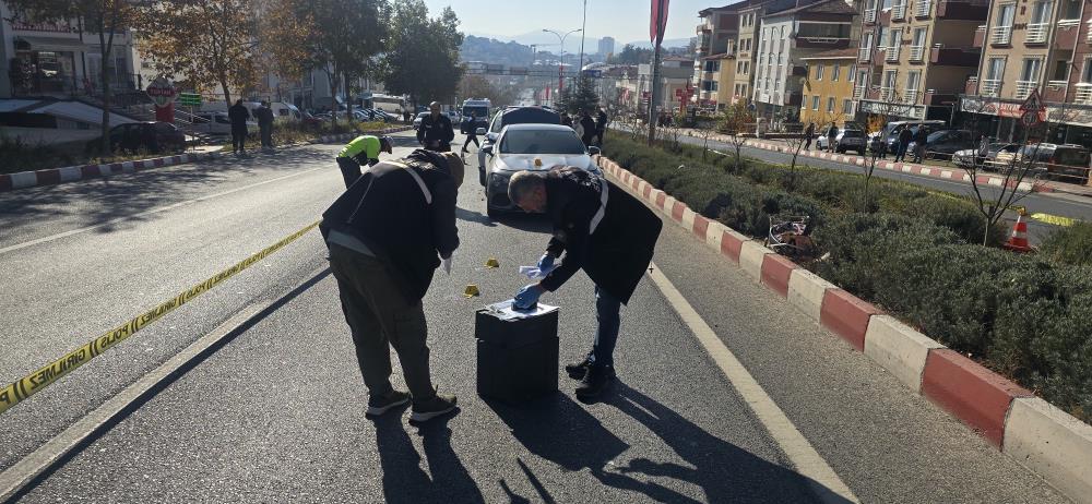 Yolun karşısına geçmek isteyen kadın canından oldu-1