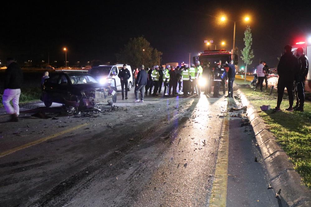 Kağıt gibi ezilen otomobilden 21 yaşındaki gencin cansız bedeni çıktı