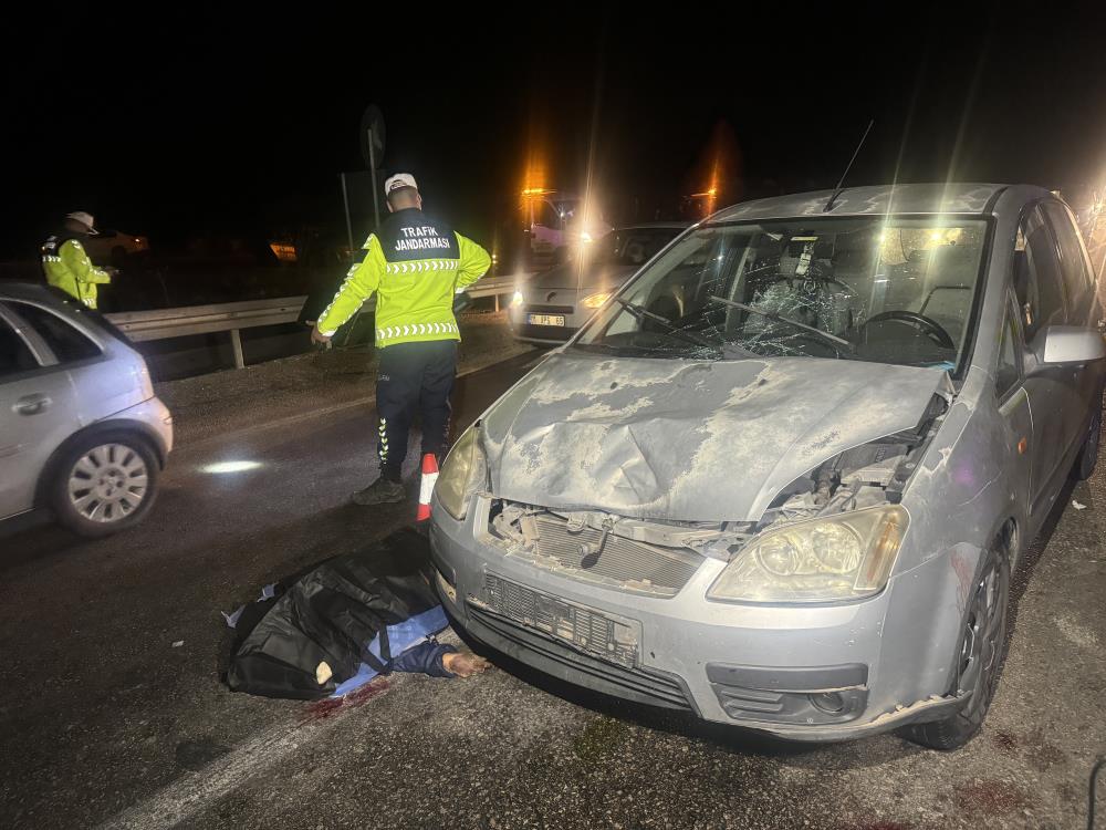 Otomobil ile motosiklet çarpıştı: 1 ölü 3 yaralı