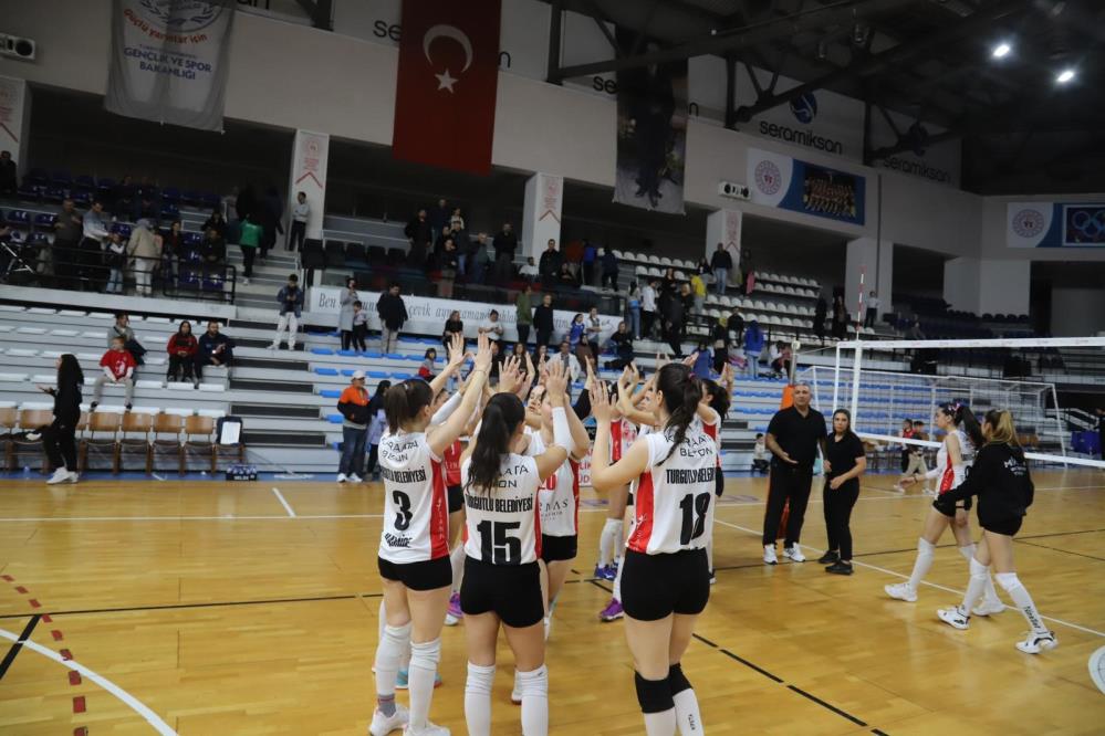 Kadın Voleybol Takımı rakibine geçit vermedi