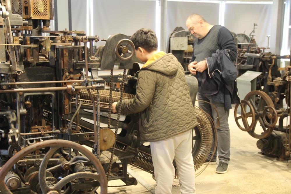 Görenler şaşkına düşüyor! 140 yıllık zarf makinesi zamana meydan okuyor