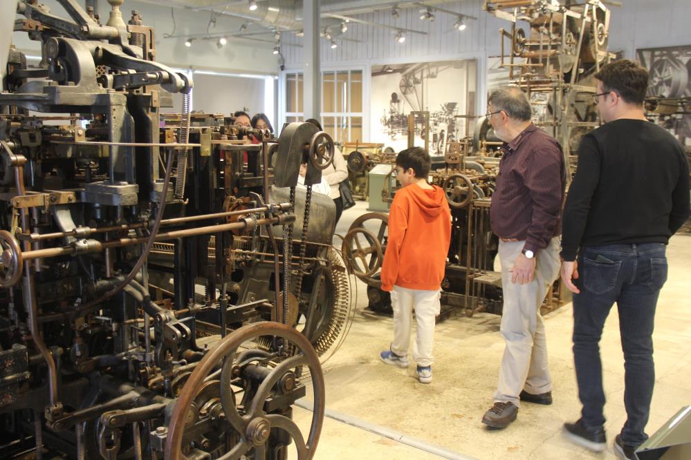 Görenler şaşkına düşüyor! 140 yıllık zarf makinesi zamana meydan okuyor