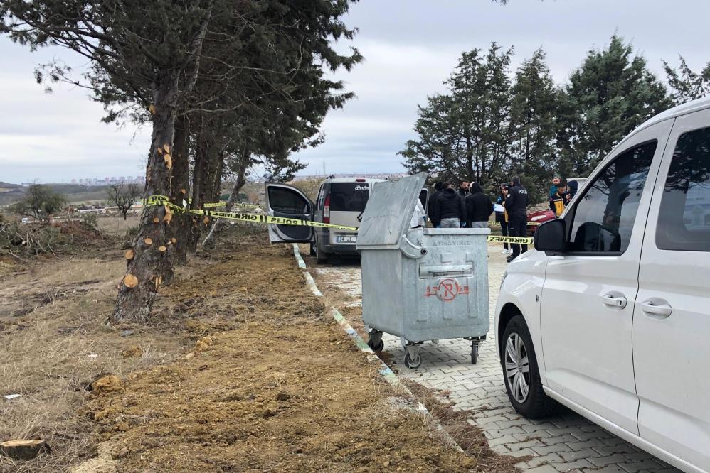 Şüpheli Ölüm! Park halindeki otomobilde 2 kişinin cansız bedeni bulundu-1