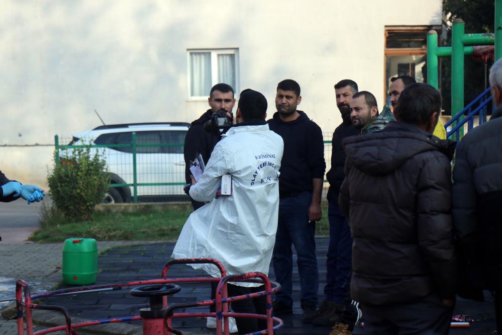 Çocuk parkında şüpheli ölüm! 24 yaşındaki genç başından vurulmuş halde bulundu