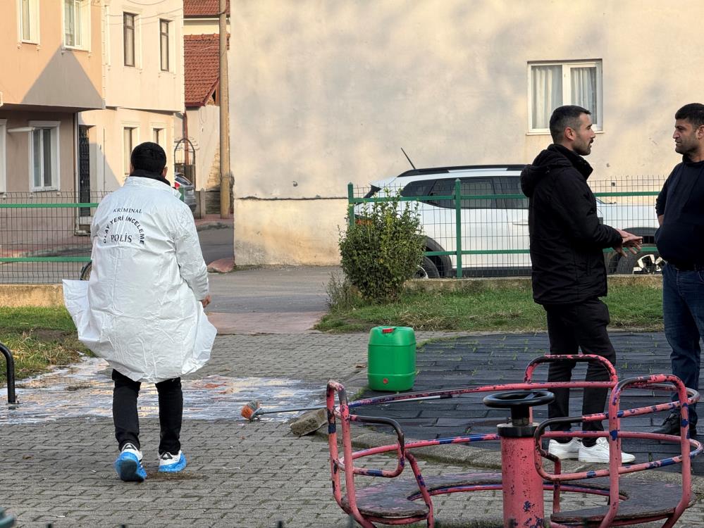 Çocuk parkında şüpheli ölüm! 24 yaşındaki genç başından vurulmuş halde bulundu-1