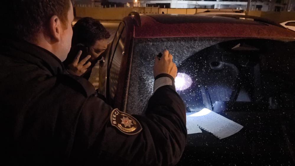 26 yaşındaki genç otomobilinde tabancayla vurulmuş, ağır yaralı bulundu