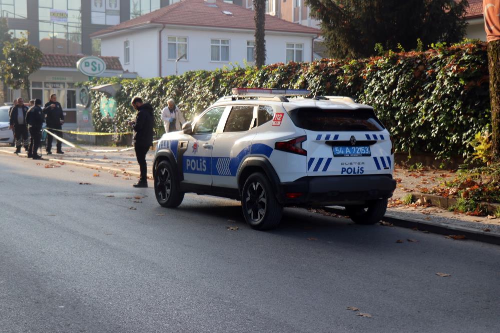 SiLAHLI SALDIRIYA UĞRAYAN KADIN HASTANEDE CAN VERDi