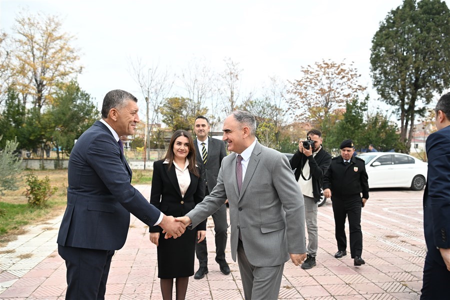 Manisa Valisi Özkan ilçe ziyaretlerine devam ediyor!-1