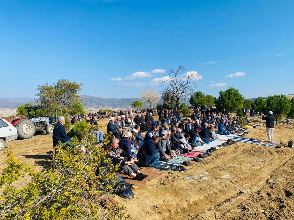 Yağmura hasret kalan Sarıgöllüler yağmur duasına çıktı!-1