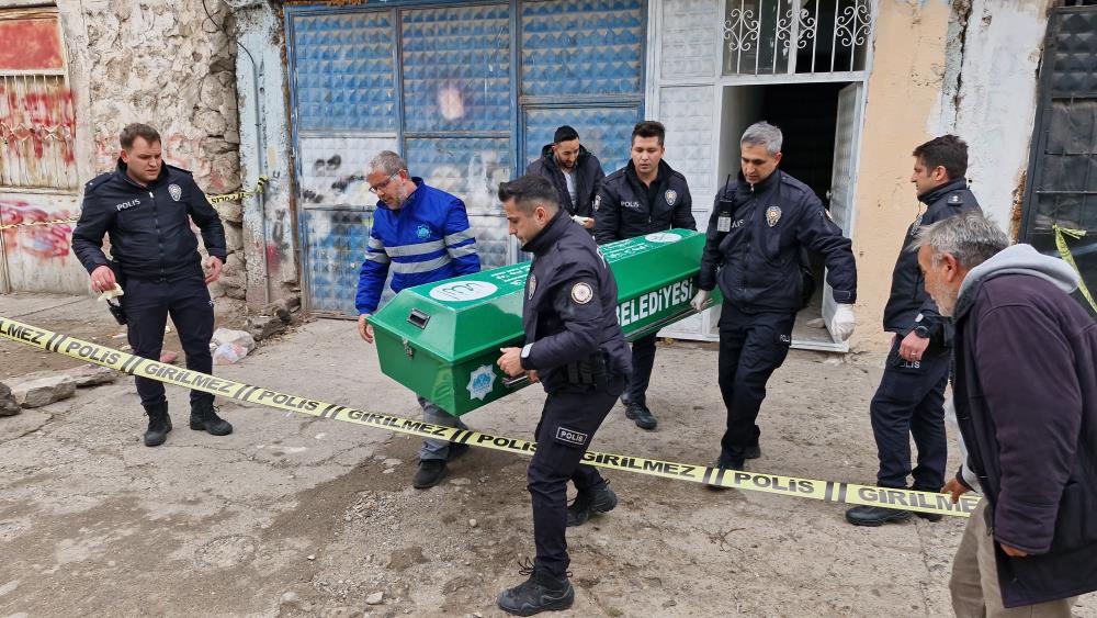 Haber alınamayan kadın tabancayla öldürülmüş halde bulundu