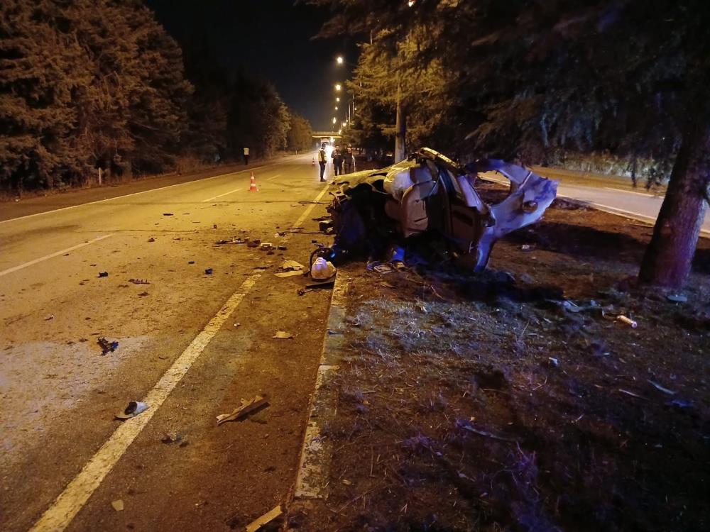 Kontrolden çıkan otomobil ağaca çarptı: 1 ölü