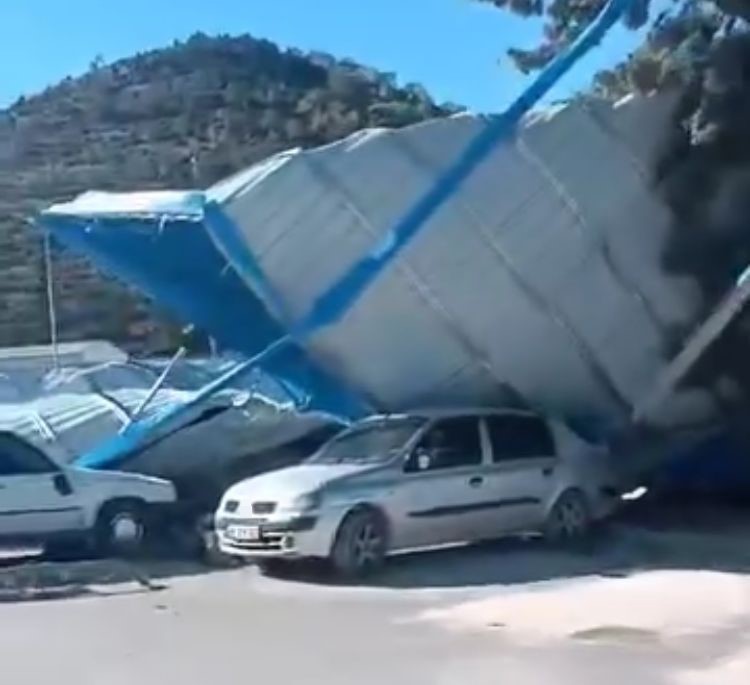 Mersin'de kuvvetli fırtına çatıyı uçurdu: 1 ölü 1 yaralı