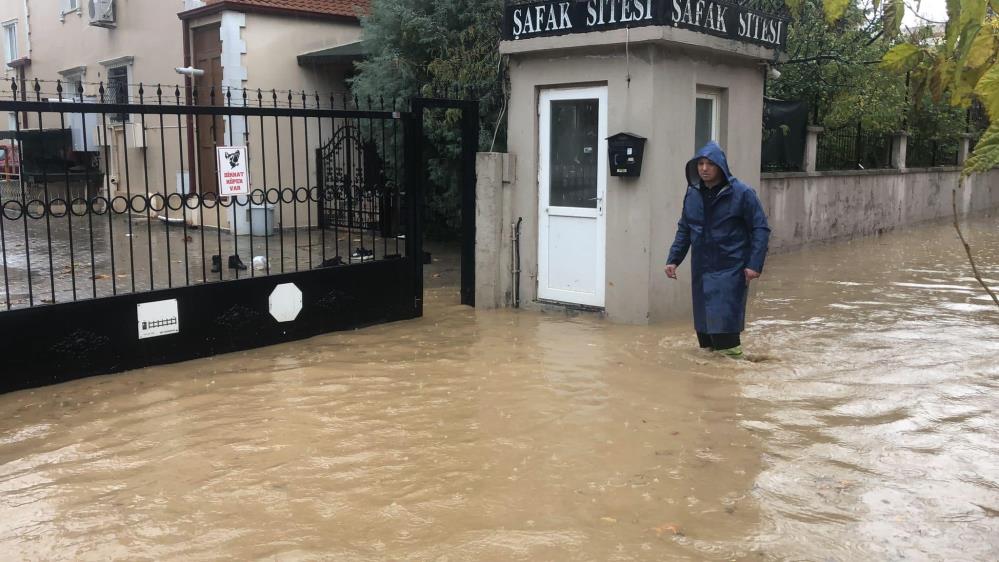 Manisa'da olumsuz hava şartlarına karşı Büyükşehir ekipleri sahada!