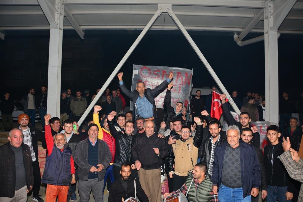 Antalya'da yolun karşısına geçmeye çalışırken otomobil çarpıp metrelerce sürüklenerek ağır yaralandı