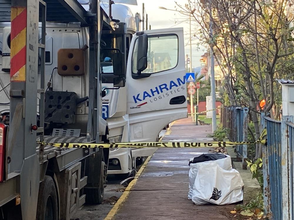 Kocaeli'de park halindeki tırın kabininde asılı halde ölü bulundu!