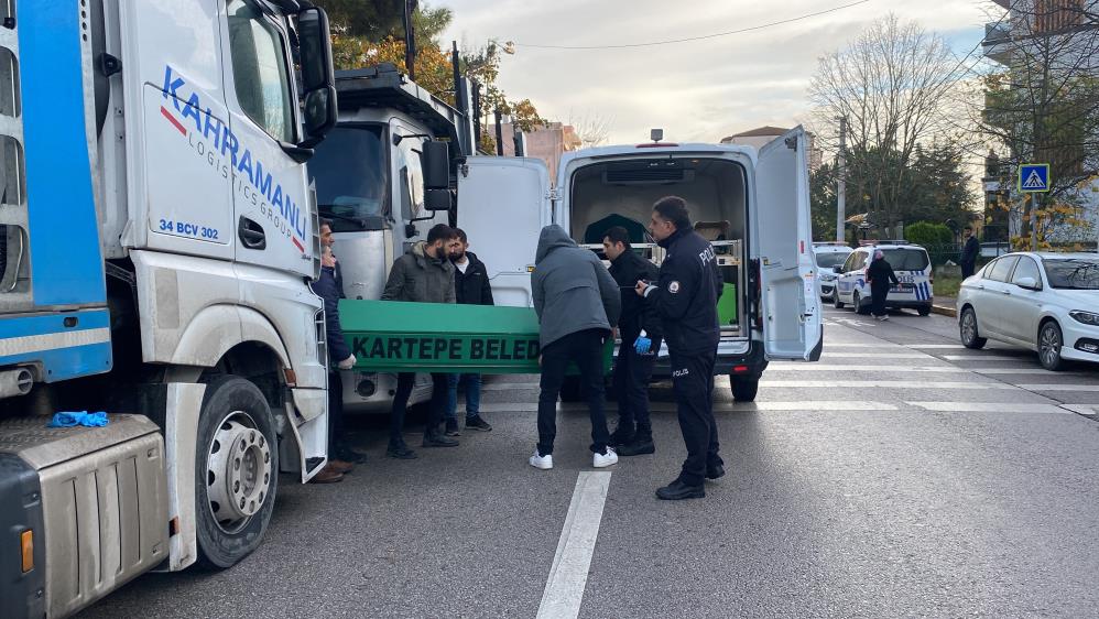 Kocaeli'de park halindeki tırın kabininde asılı halde ölü bulundu!-1