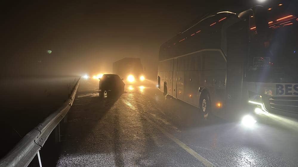 Şanlıurfa'da zincirleme kaza... Eski Milletvekili Adil Çelik'in de aralarında bulunduğu 8 kişi yaralandı