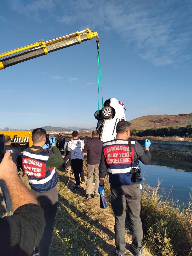 Osmaniye'de otomobil kanala uçtu: 2 ölü 1 yaralı