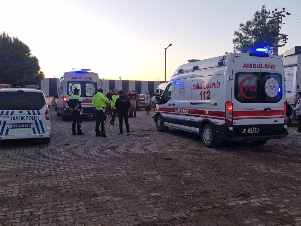 Hatay'da maçta çıkan ve tekmeli yumruklu kavgada 4 futbolcu yaralandı