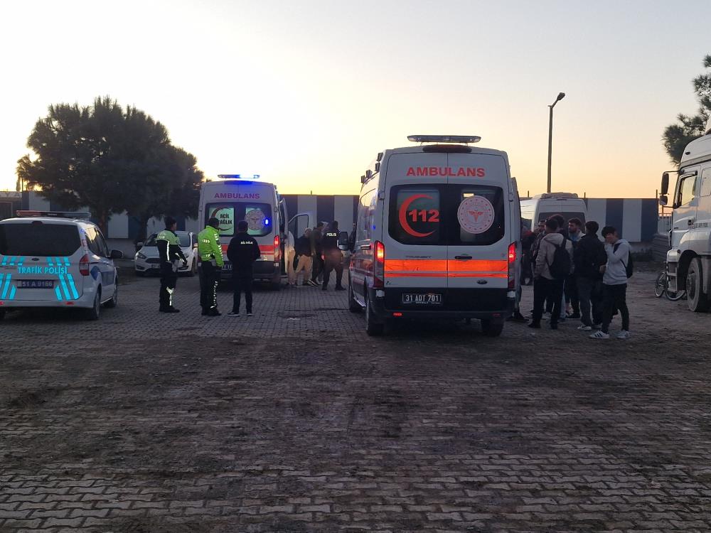 Hatay'da maçta çıkan ve tekmeli yumruklu kavgada 4 futbolcu yaralandı