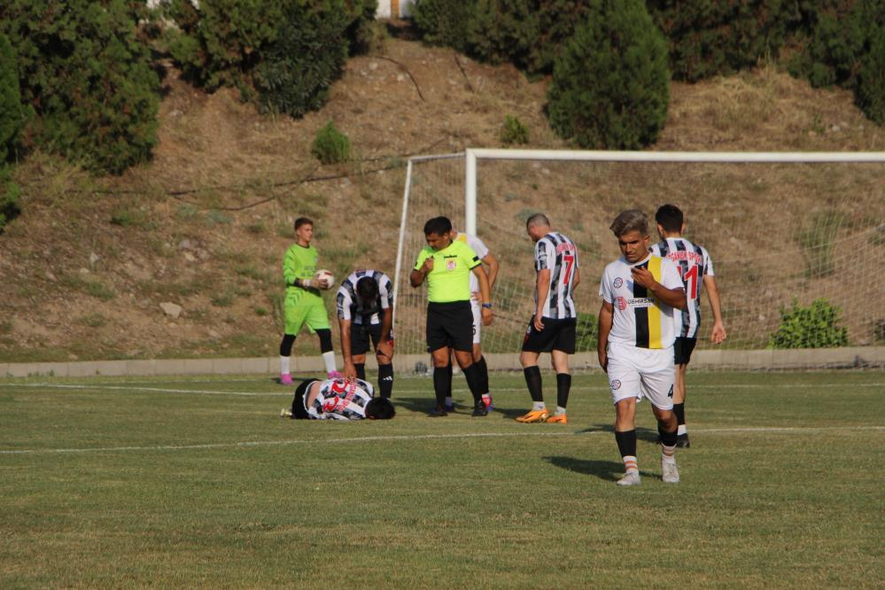 Hatay'da maçta çıkan ve tekmeli yumruklu kavgada 4 futbolcu yaralandı