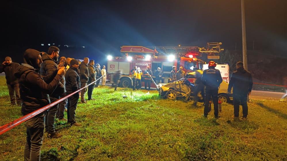 Sakarya'da iki otomobilin kafa kafaya çarpışması sonucu, karı koca can verdi!