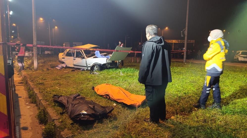 Sakarya'da iki otomobilin kafa kafaya çarpışması sonucu, karı koca can verdi!